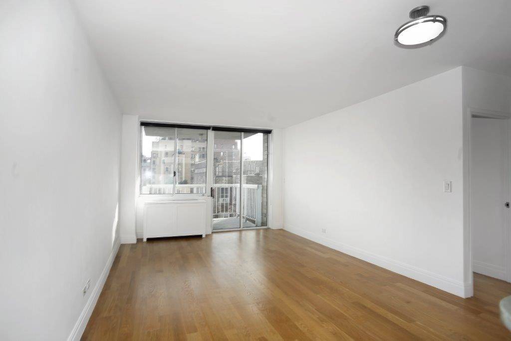 No Fee, Upper West Side 1 Bed/1 Bath in Amenity Building,
