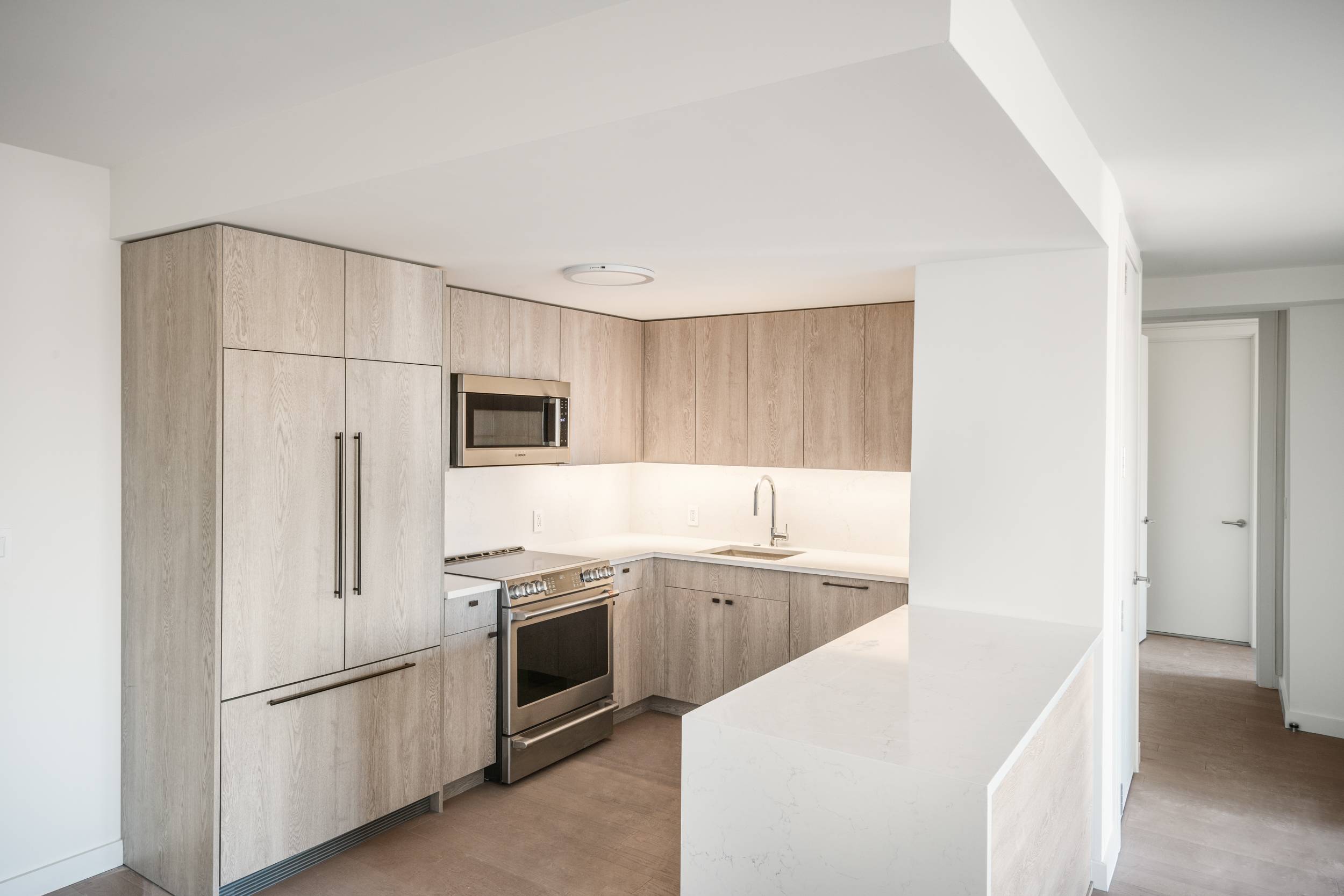 BRIGHT, SPACIOUS 3 BEDROOM UNIT IN LUXURY UPPER EAST SIDE APARTMENT BUILDING