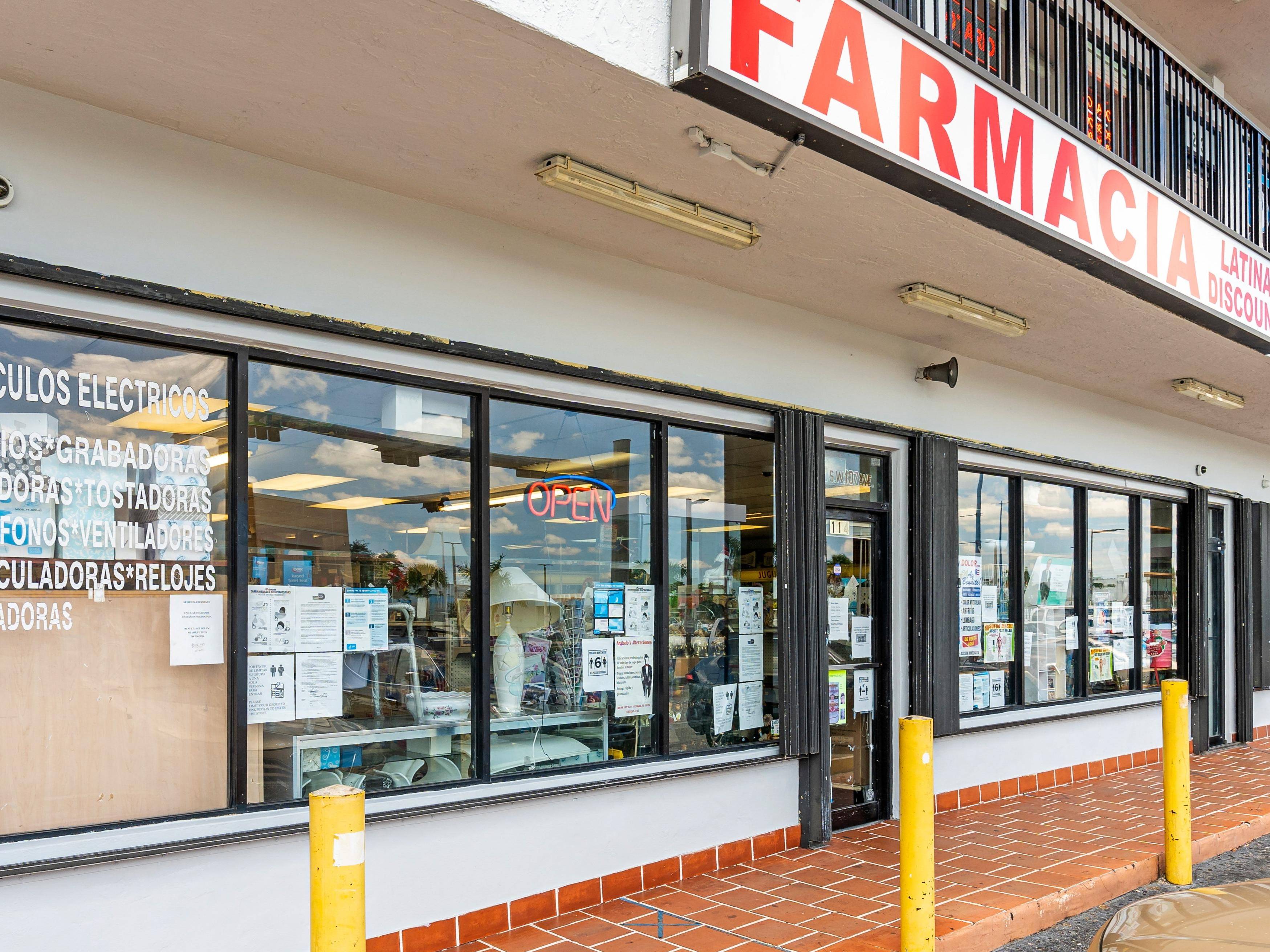 Commercial Unit in the Heart of Sweetwater, West of Miami