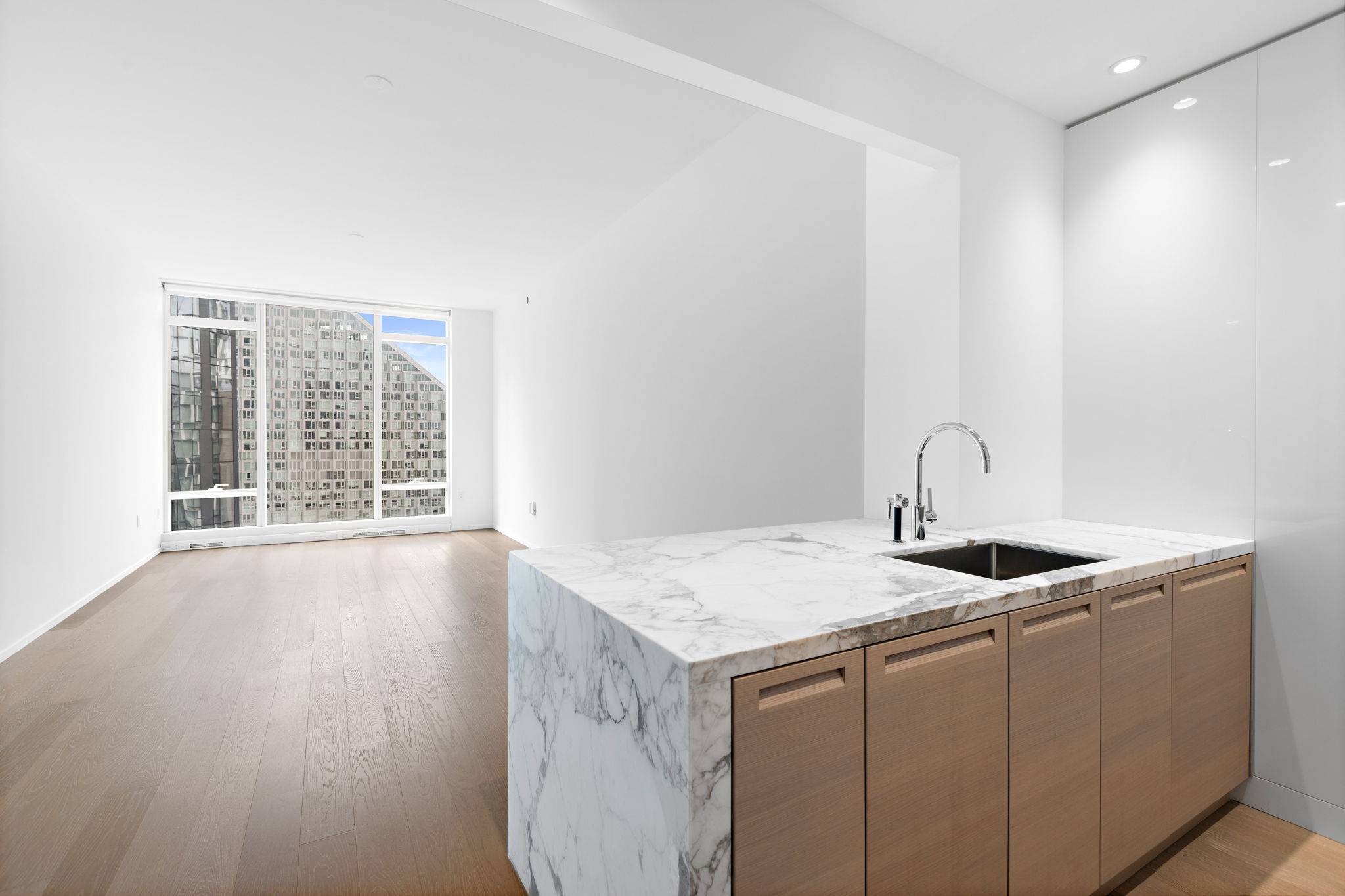 20 YEAR TAX ABATEMENT | HUDSON RIVER AND CITY VIEWS IN WATERLINE SQUARE!