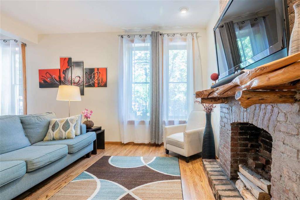 Stunning 2 Bedrooms | 2 Bathrooms with Amazing View of Hamilton Park!
