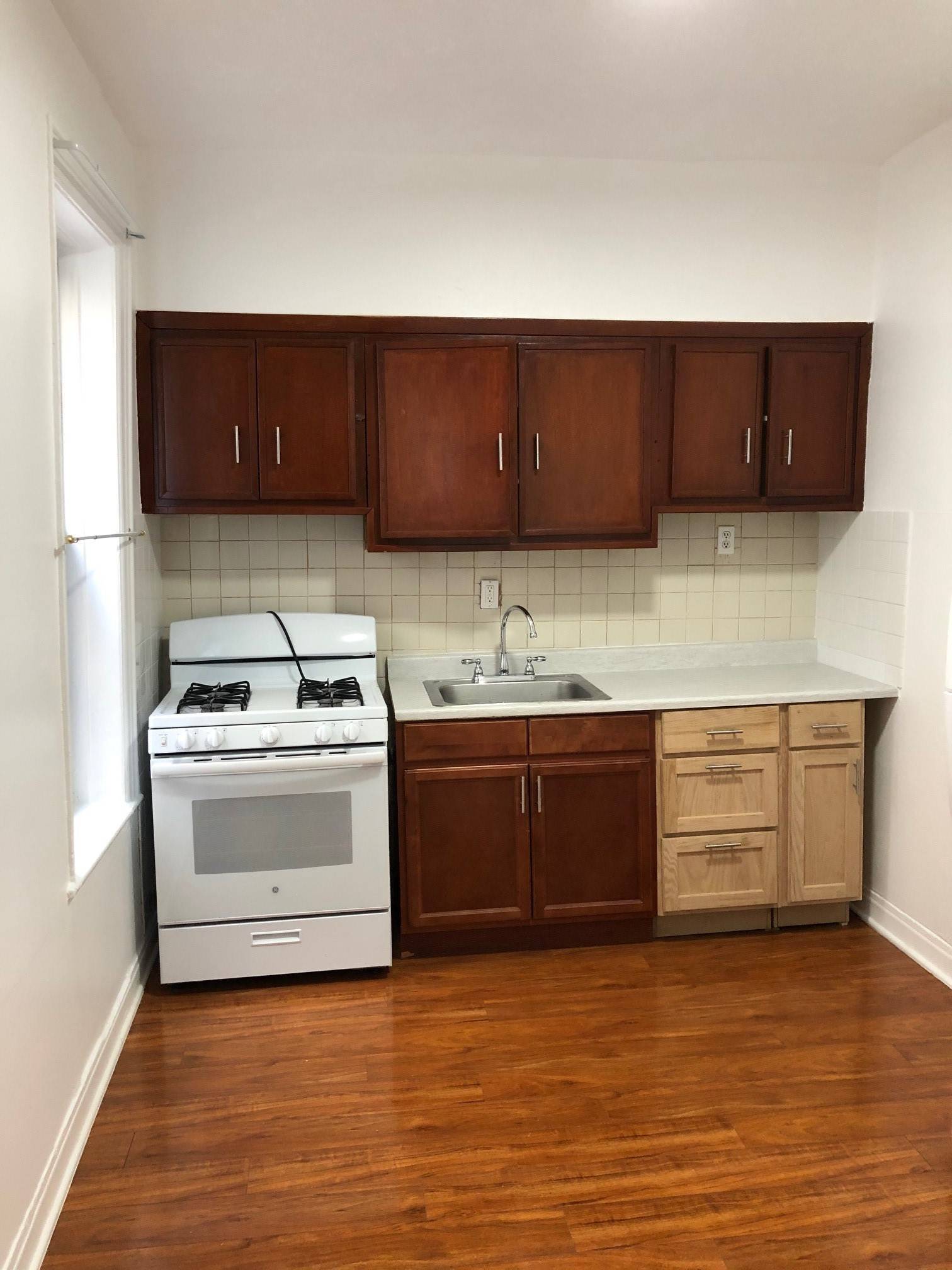 1 Bedroom Apartment in Prime Sunnyside!! 3 Blocks from 7 Train!