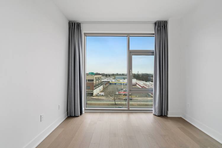 Corner 1 Bed Unit | Double Windowed | Sun Drenched | Luxury Building
