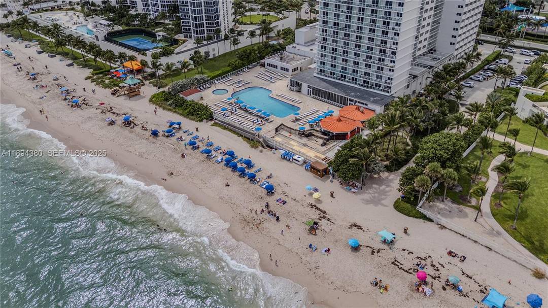 Sunny Isles Resort Living with Direct Beach Access | Short & Long-Term Stays