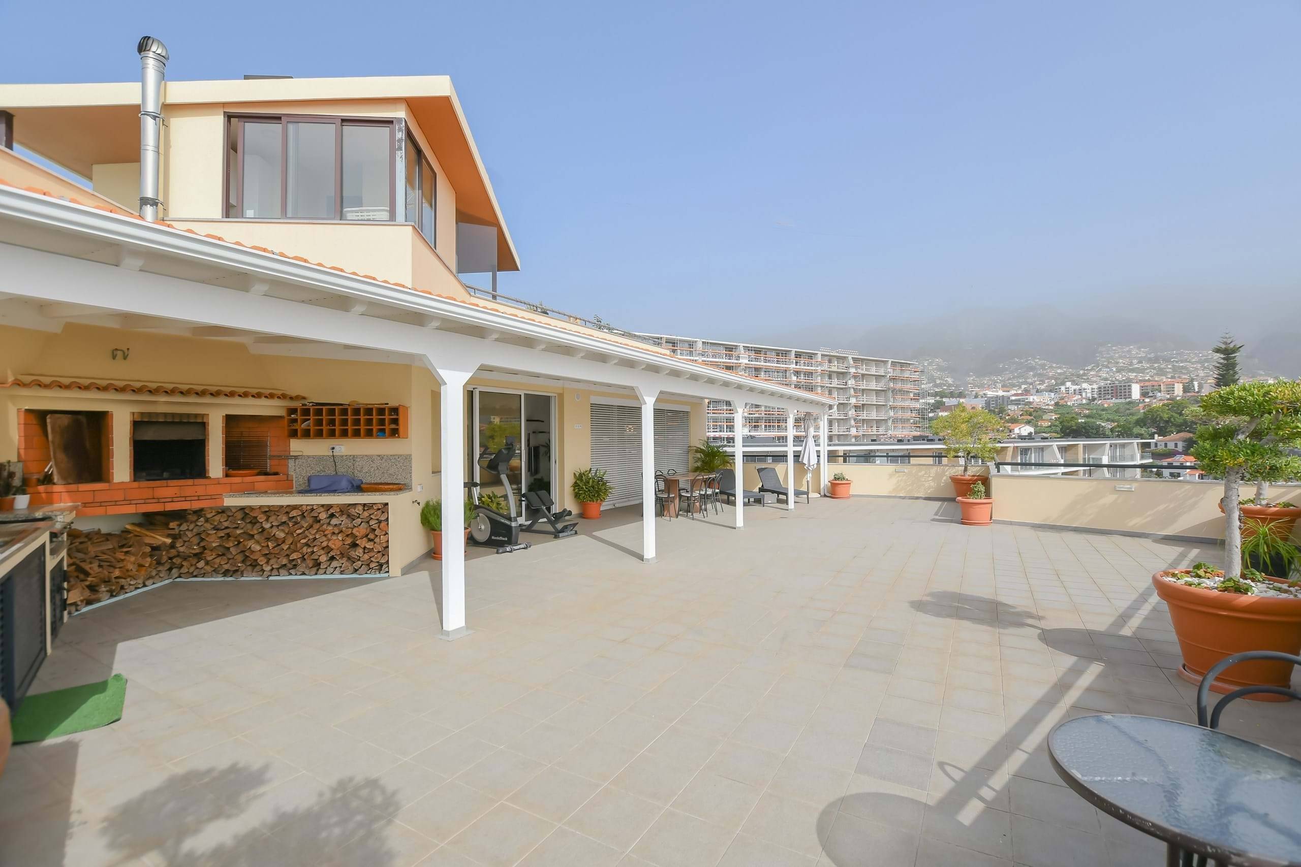 Stunning 3-Bedroom Penthouse with Panoramic Sea Views