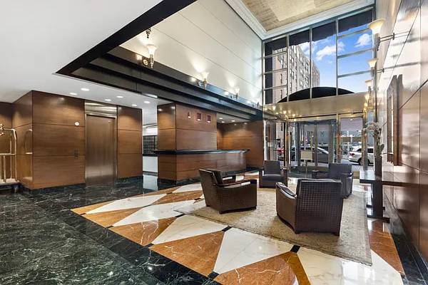 1722SF of Light! 3 Bed 3 Bath with Amazing views