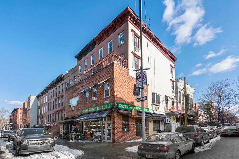 CARROLL GARDENS MIXED USE GEM !