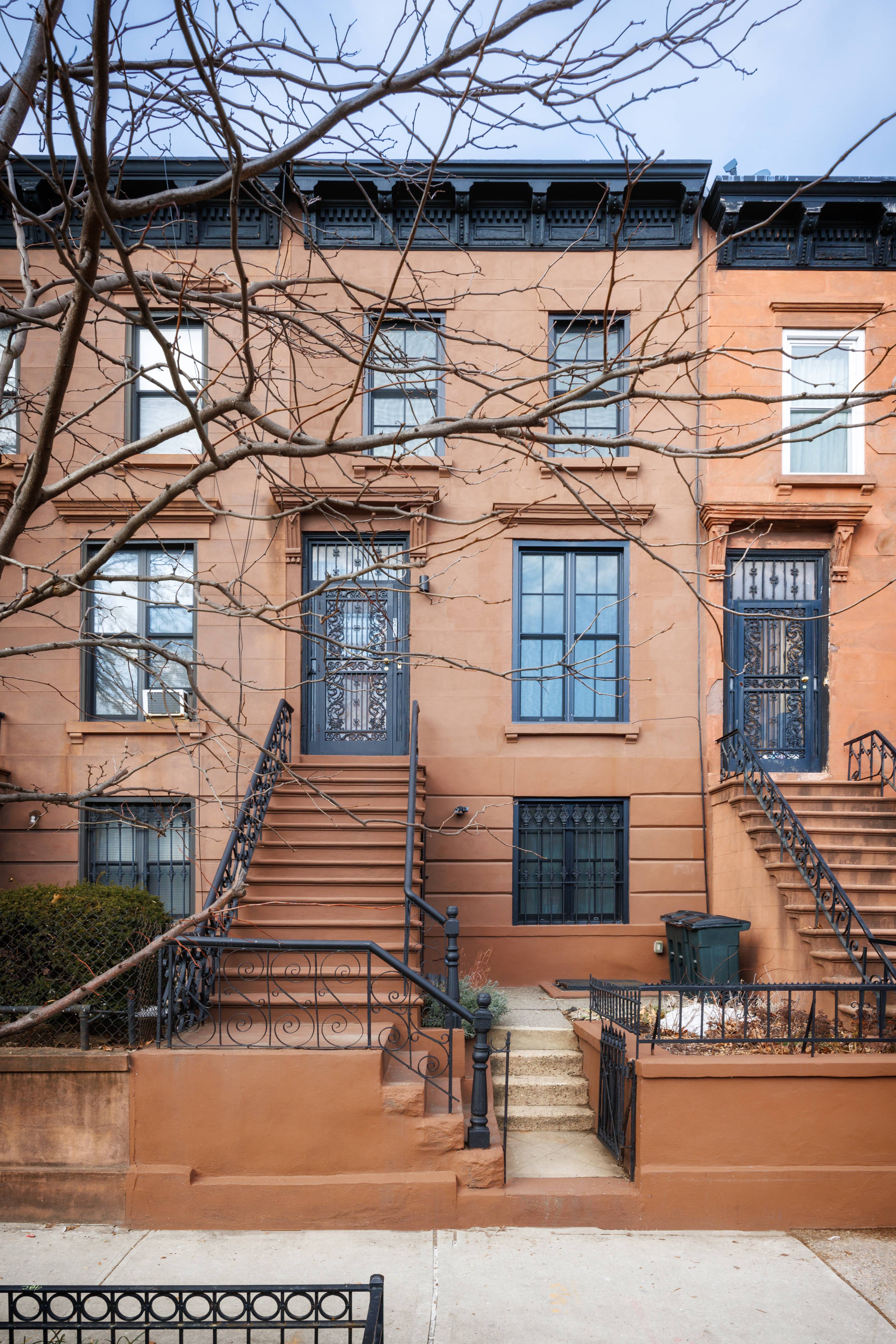Macon Street Stunner !