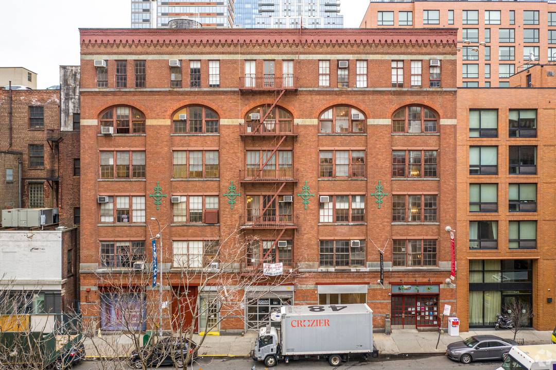 Chelsea Gallery Retail Store Front - 3000 square feet !