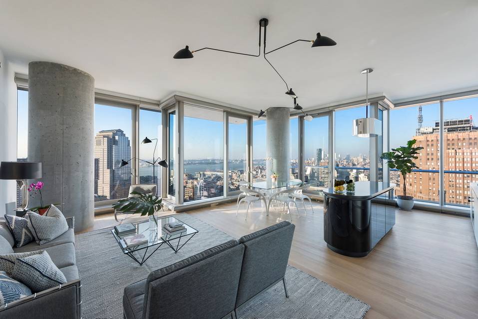 Sprawling 3 Bedroom with 2 Private Balconies and Killer Views!