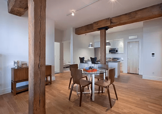 1BR/1BA Loft in Historic, Charming DUMBO Building