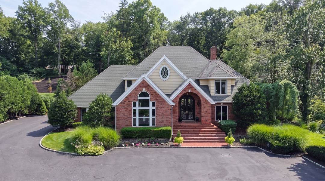 Unparalleled luxury in the heart of Dix Hills