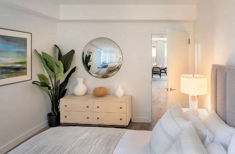 Dumbo Luxury 2 BR Stunner/ Full Amenity Building