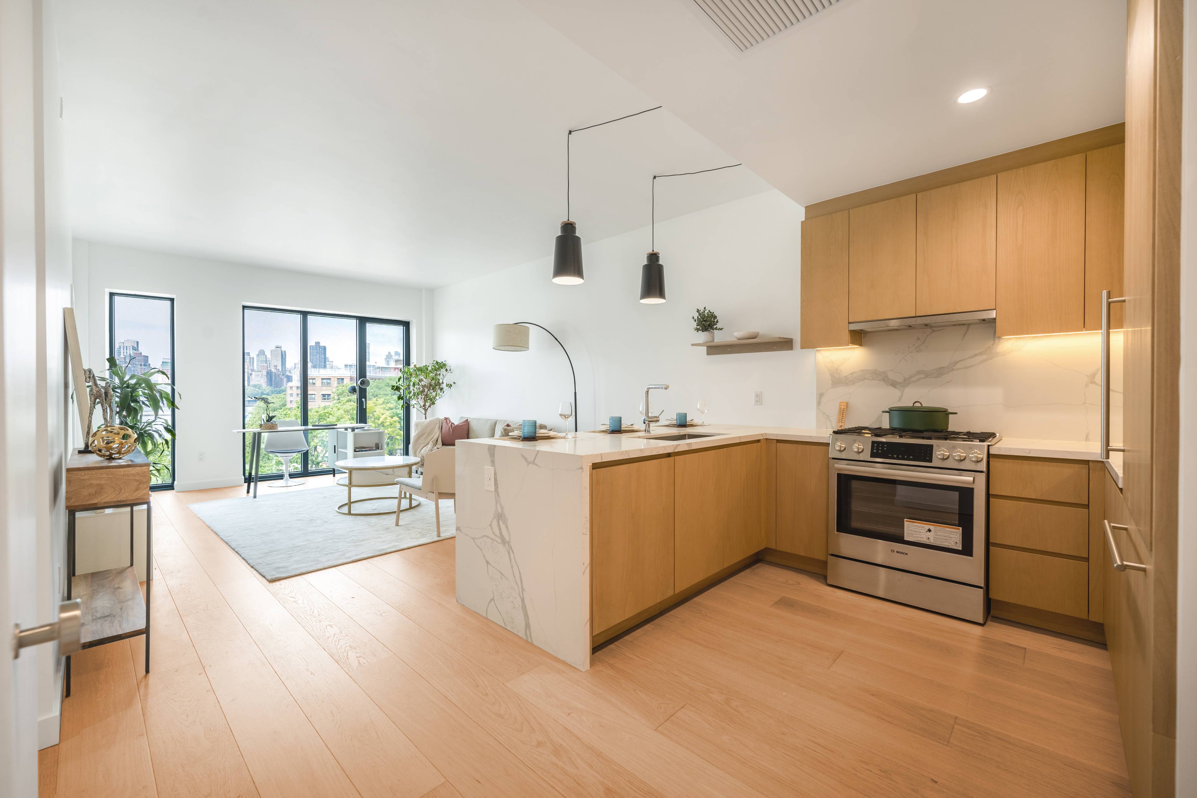 WATERFRONT LUXURY AT MARINA ASTORIA