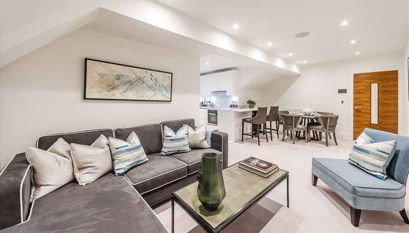 Stylish Hammersmith Riverside Apartment | 3-Beds, 2-Baths