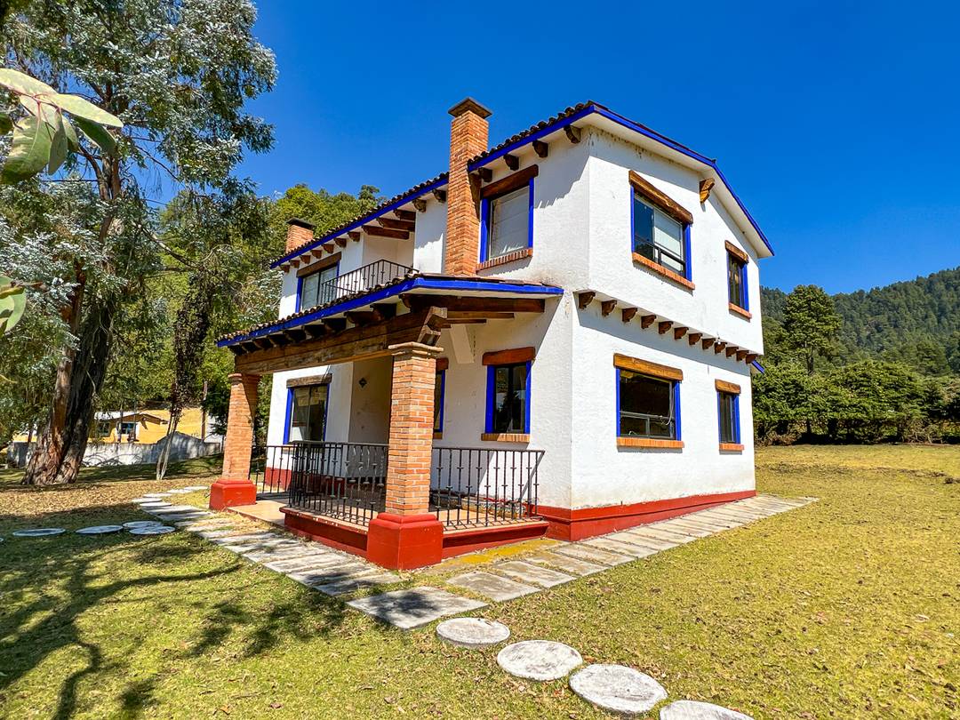 COUNTRY HOUSE FOR SALE