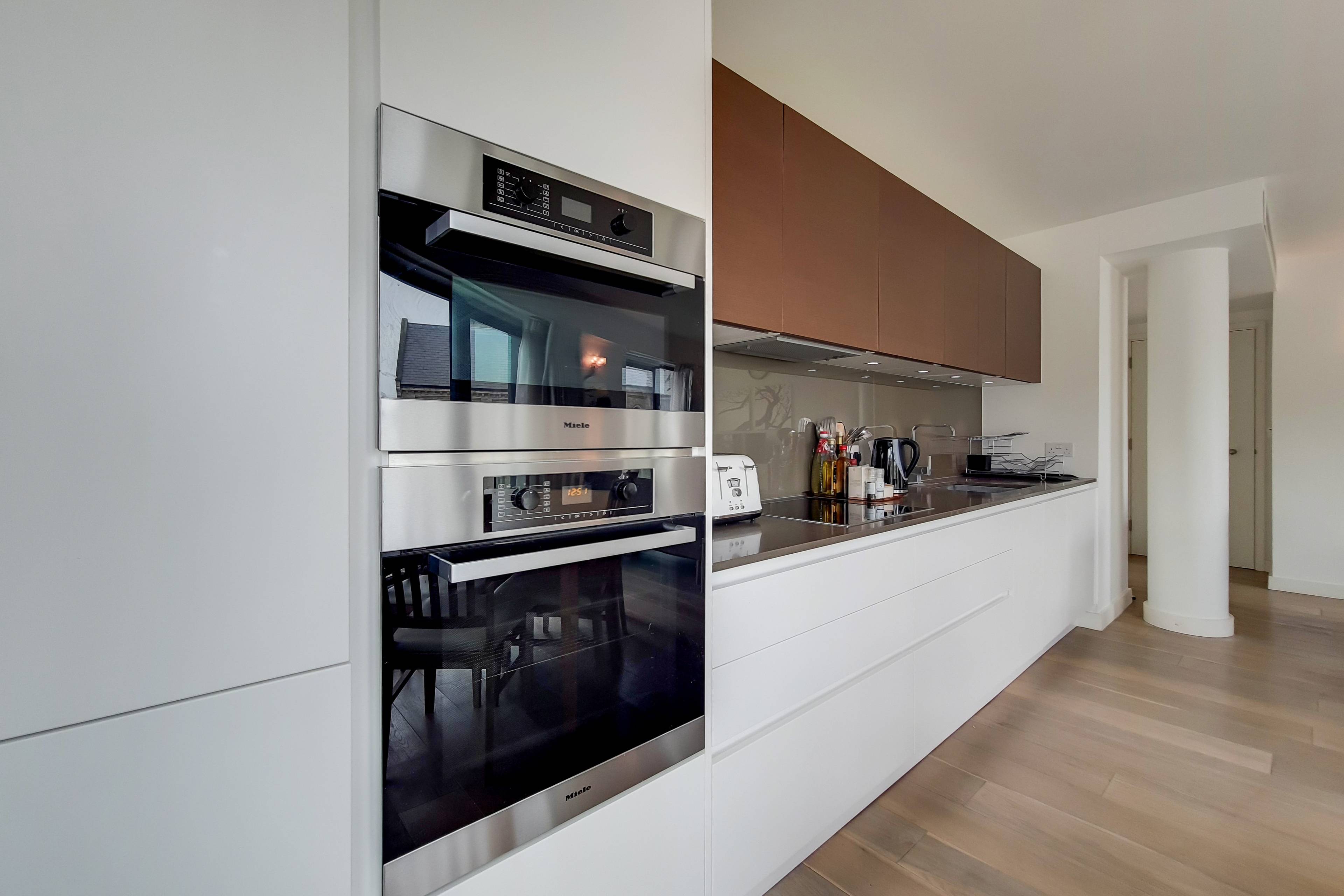 Exceptional 2 Bedroom Chelsea Flat Situated in the Prestigious Milliner House