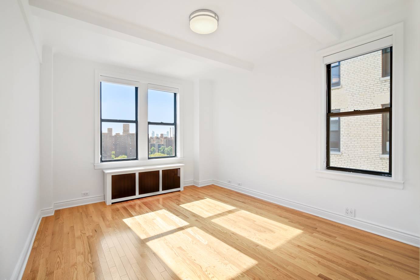 EXCEPTIONALLY ELEGANT 2BED/2BATH IN GRAMERCY PARK