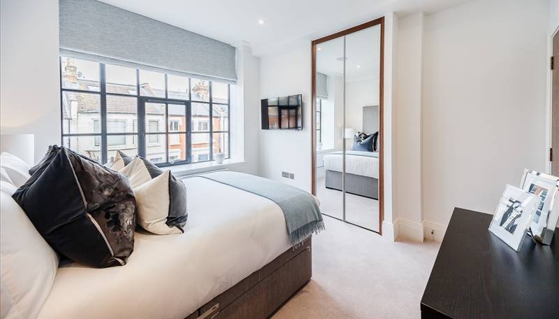 Stylish Hammersmith Riverside Apartment | 2-Beds, 2-Baths