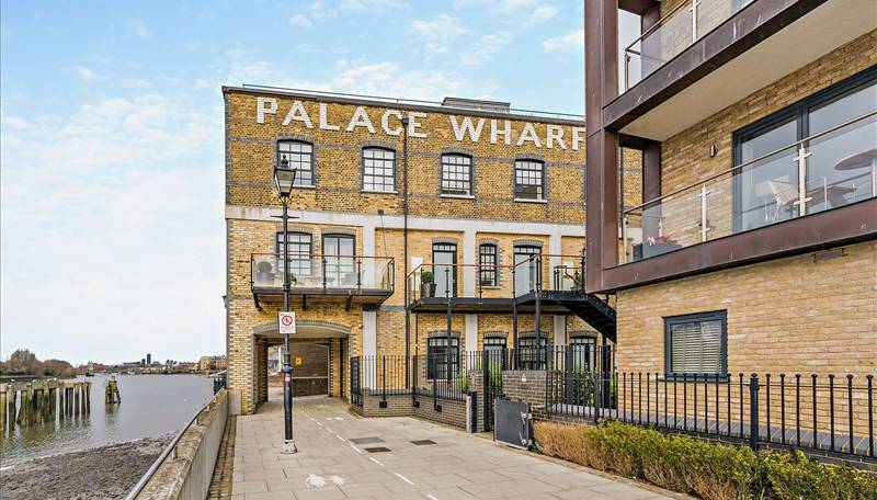 Stylish Hammersmith Riverside Apartment | 2-Beds, 2-Baths