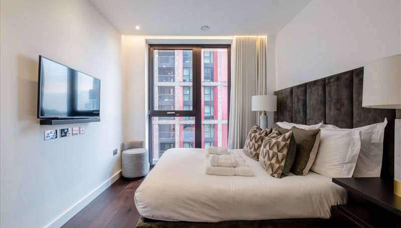 Luxury 1 bed 1 bath apartment in Nine Elms, SW11