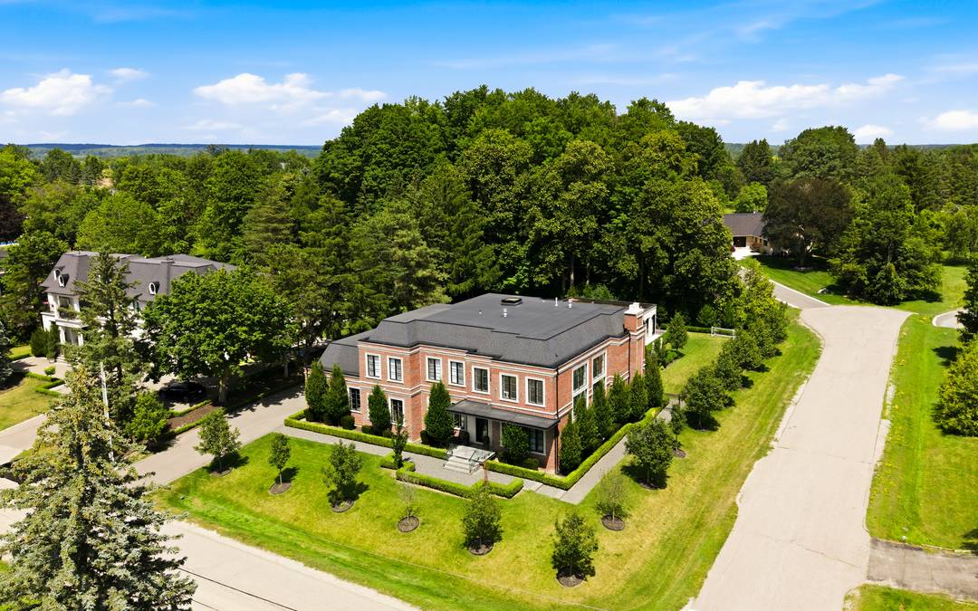 Half Acre Lot Nestled on a Private & Prestigious Crescent in Nobleton