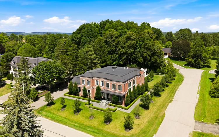 Half Acre Lot Nestled on a Private & Prestigious Crescent in Nobleton