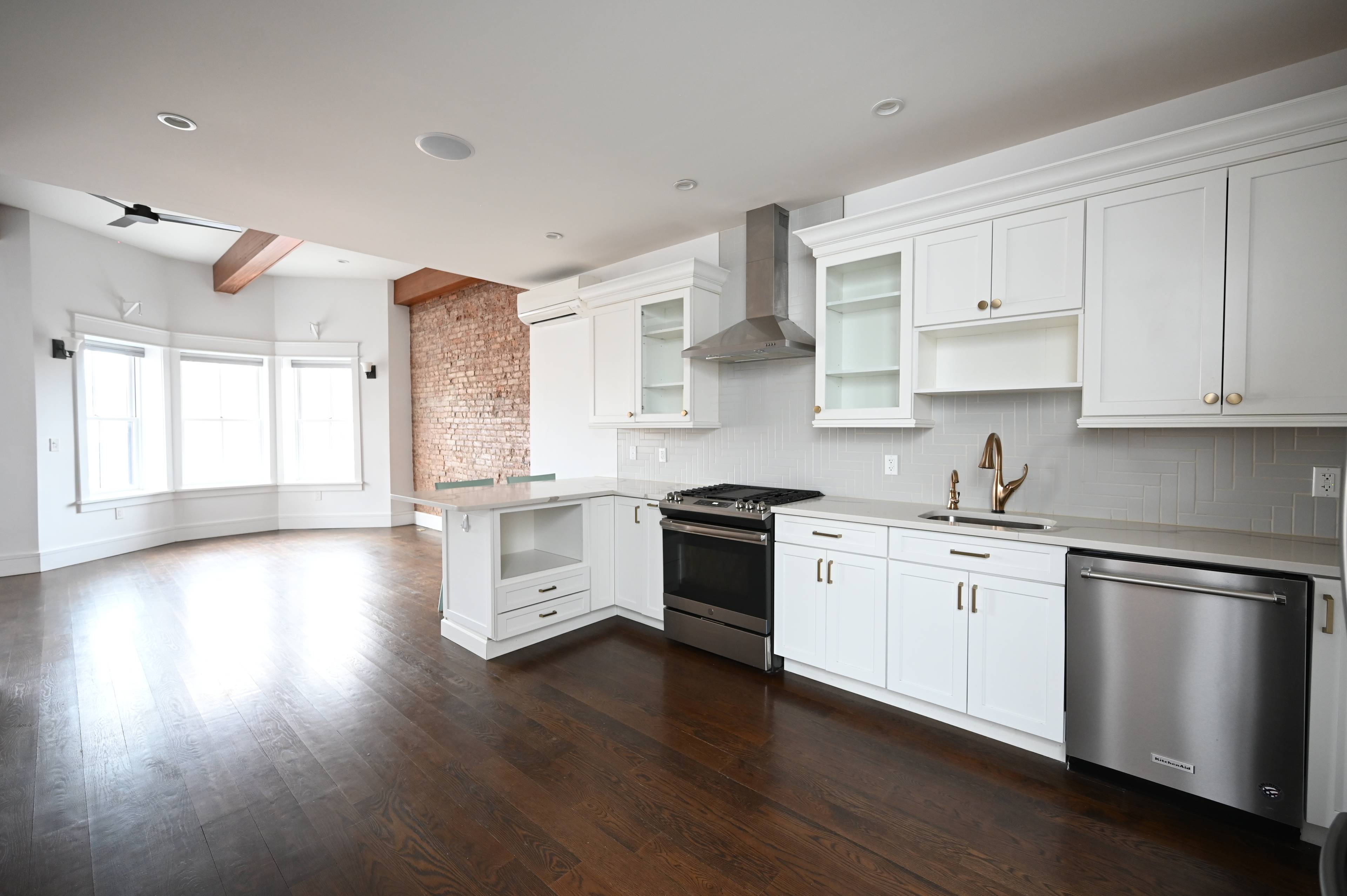 BEAUTIFUL MODERN APARTMENT IN WINDSOR TERRACE