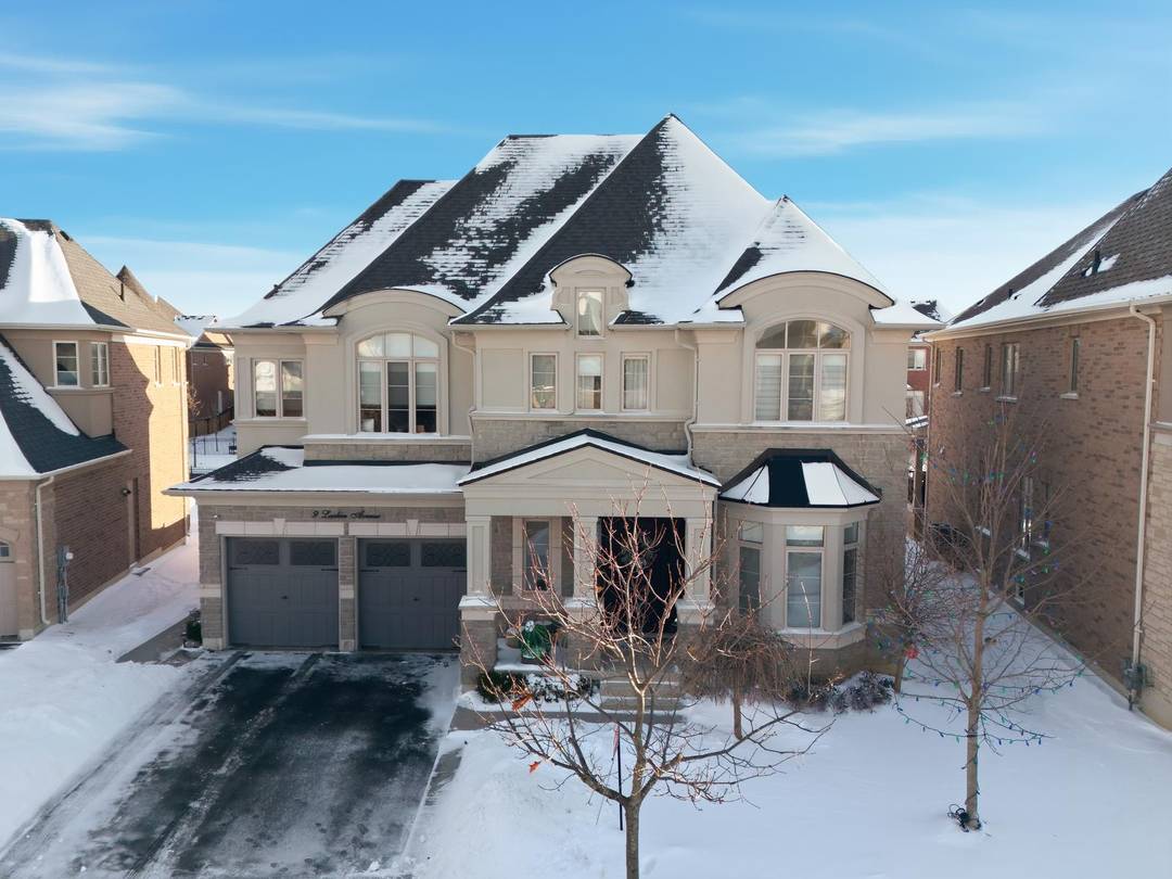 Stunning 4 Bedroom Home in Prestigious Gates of Nobleton