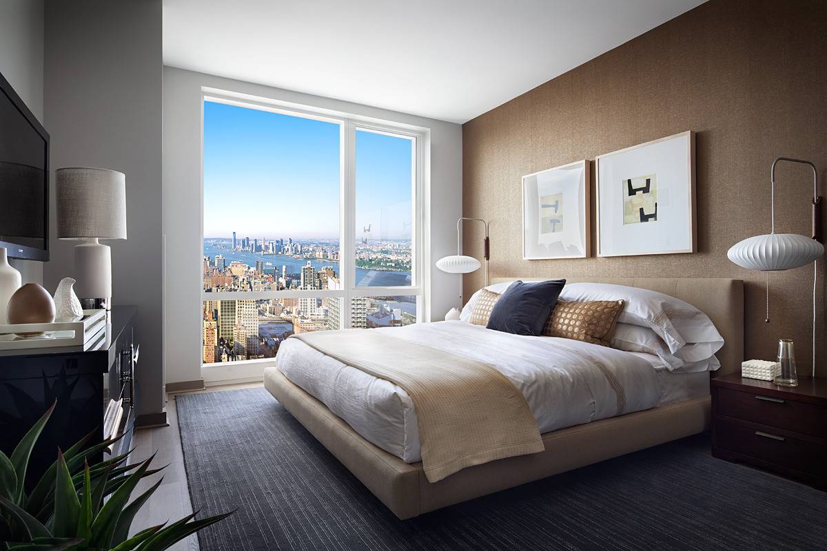 Huge 2br convertible. Beautiful skyline views! Top of the line Luxury Building!
