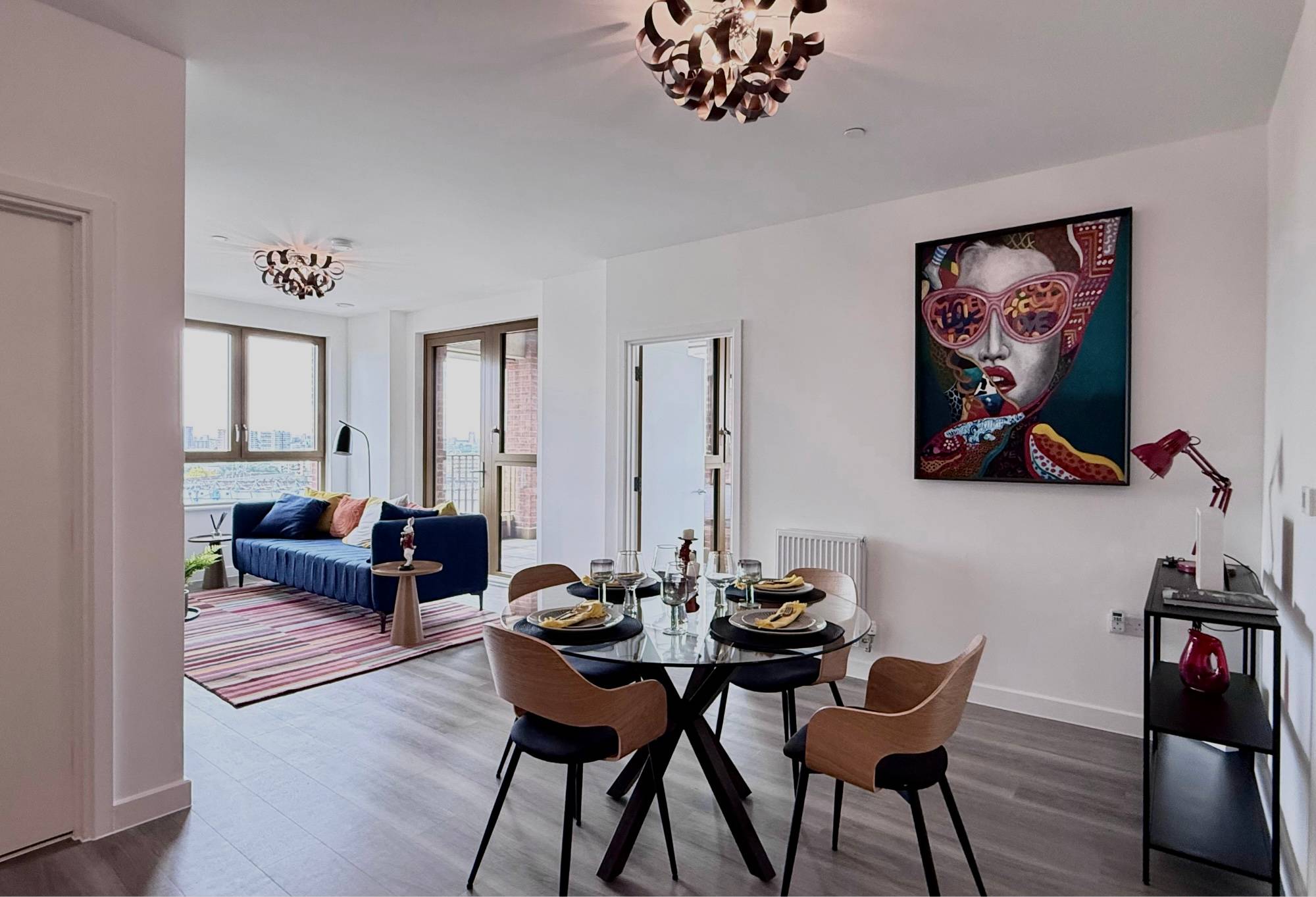 Design Furniture Modern 2-Bed, 2-Bath Apartment with Stunning Views – Bermondsey Heights