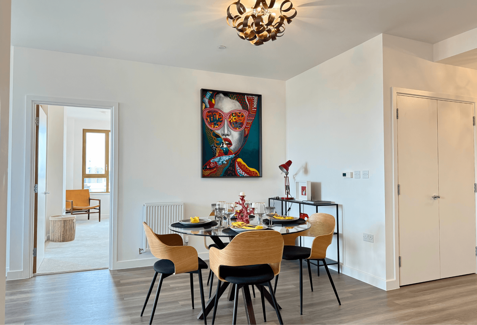 Modern 2 bed, 2 bath apartment fully furnished with high-quality, designer-selected furniture throughout with Stunning Views – Bermondsey Heights