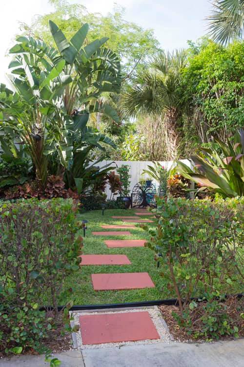 Chic Turn-Key Bungalow with pool and spa.
