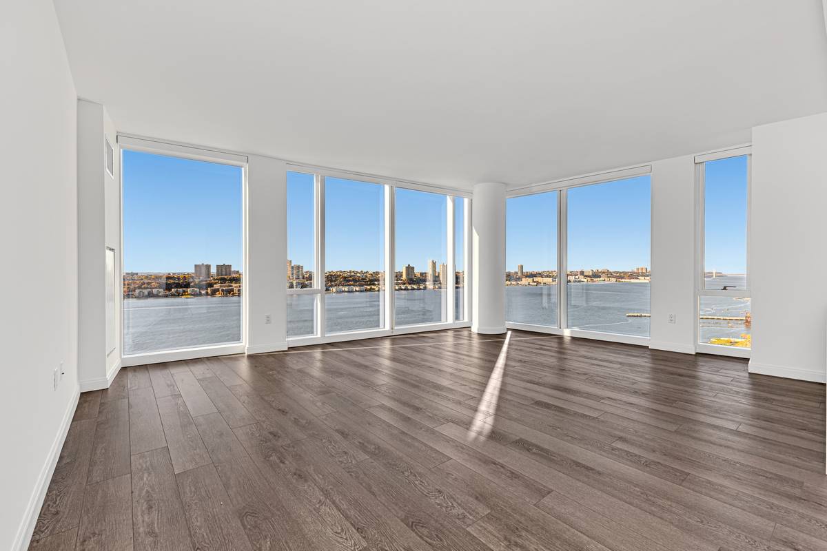 Special Deal for a Stunning 4 bed apartment for rent at Waterline Square