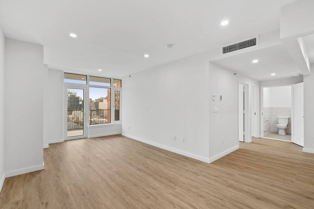 Bridge Views | Extra Large Living Room | New Building | Close To Major Shopping