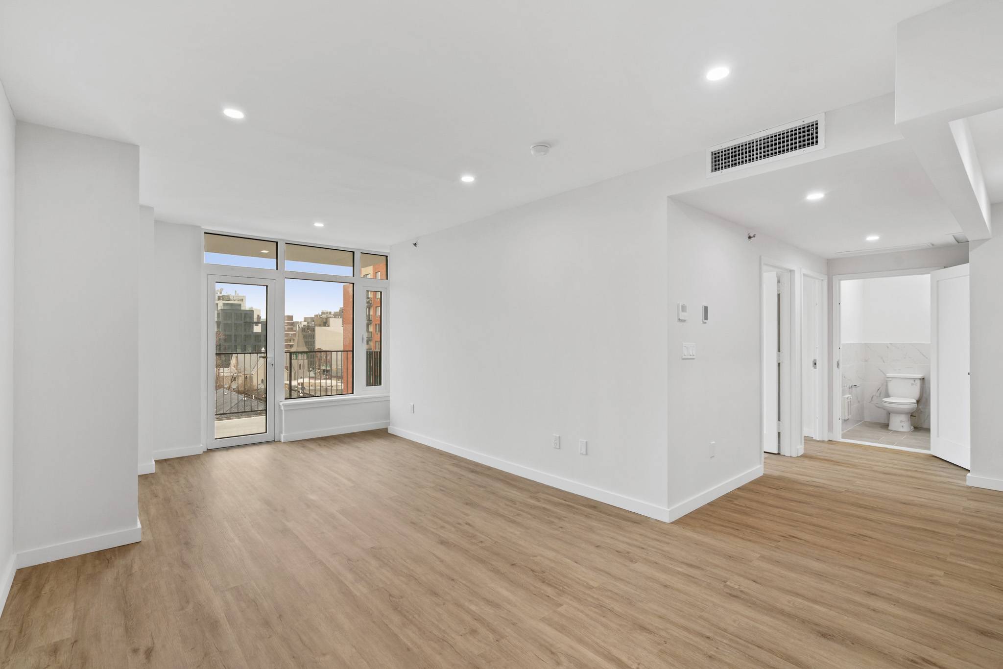 Brand New | Rare Find | Sun Drenched | King Size 1 Bed | In-Unit W|D