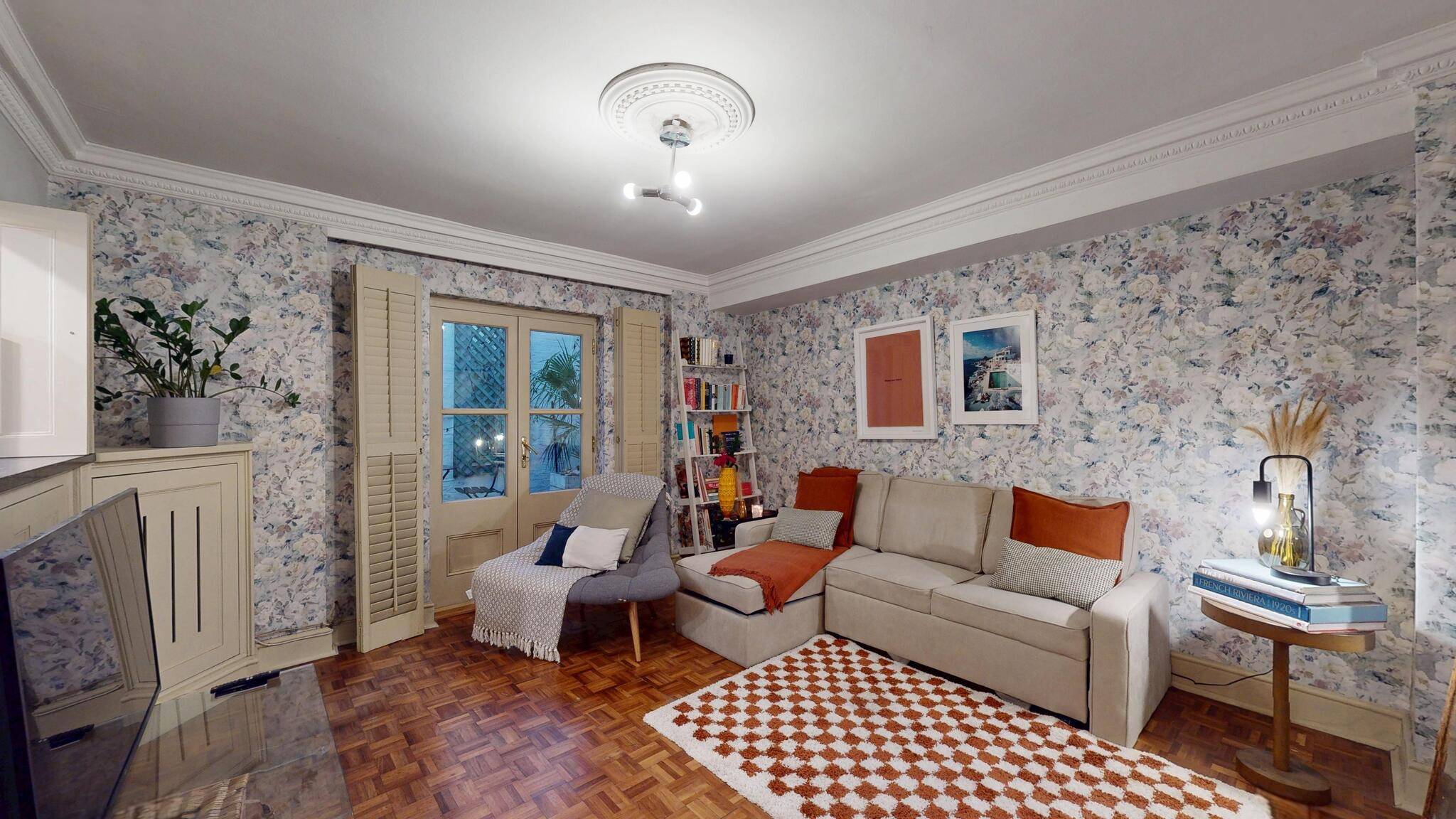 Stylish Ground Floor Apartment with Private Garden – Holland Park, W11