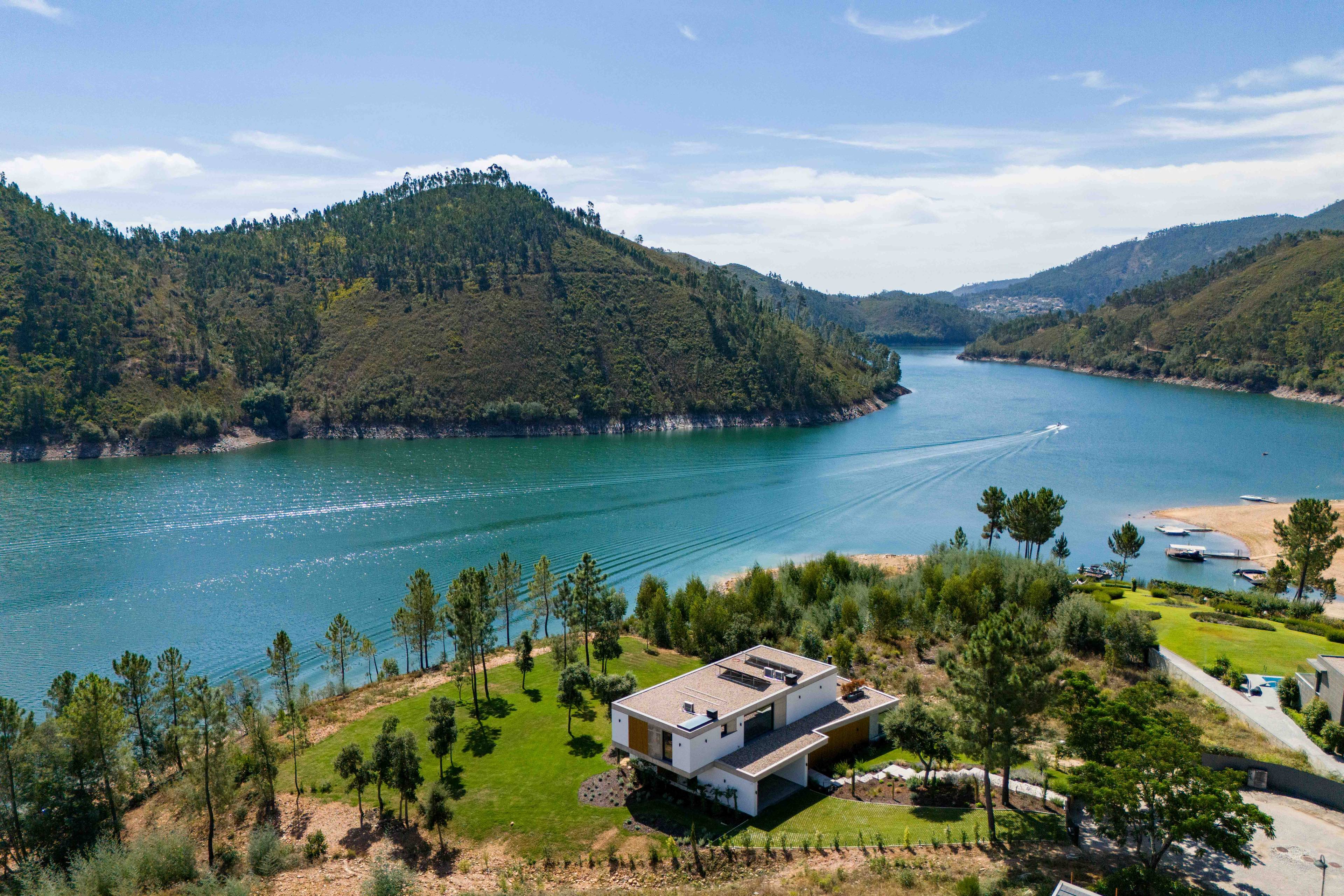 The Lake House, a dazzling diamond on Portugal's luxury market.