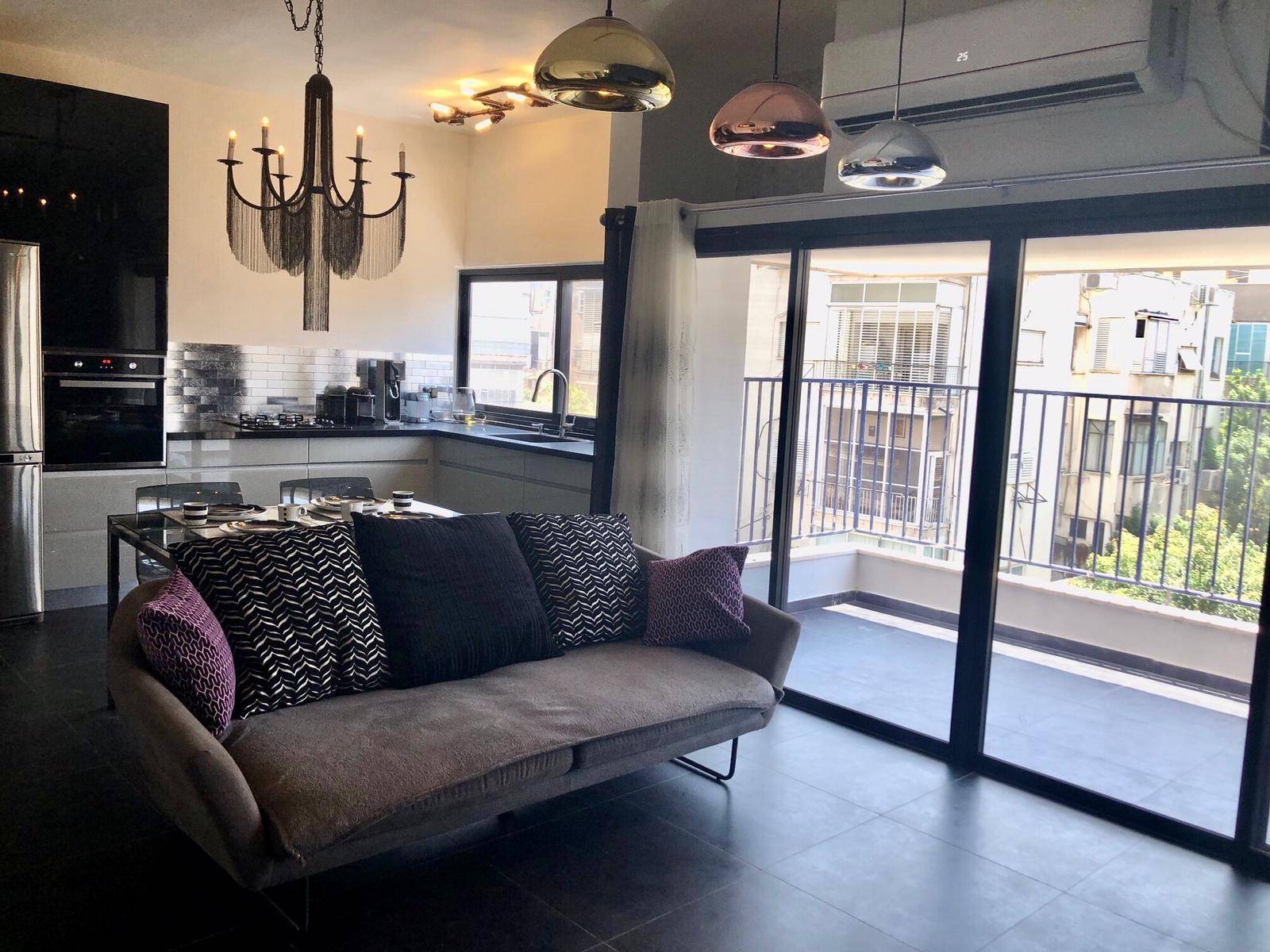 Magnificent Gut Renovated 2.5 rooms apartment