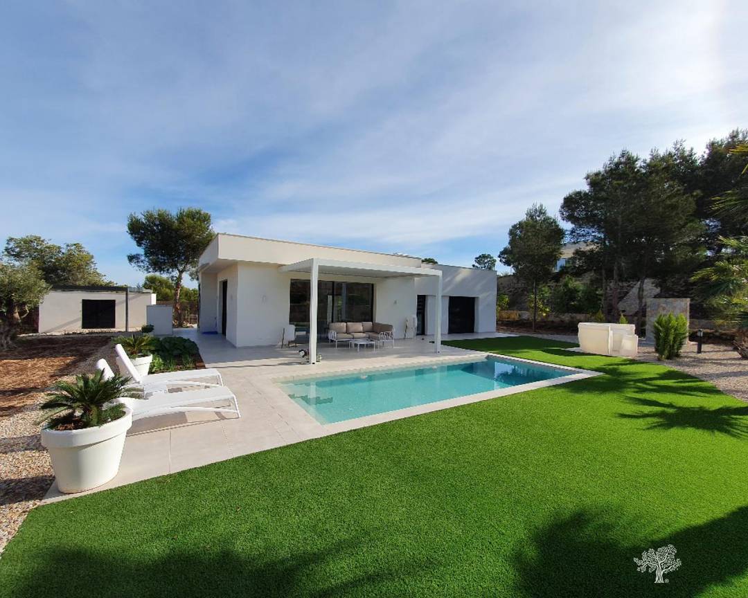 Luxurious modern Golf properties on the prestige Las Colinas Golf Resort!