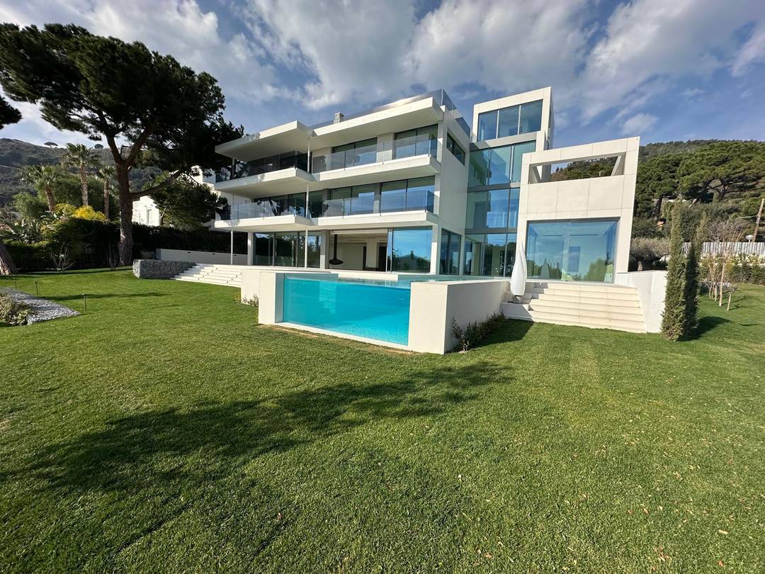 Luxury New Construccion Home in Pedralbes