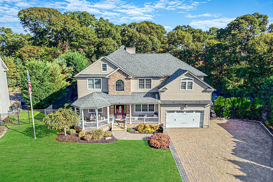 Where Grand Living Meets Exceptional Entertaining