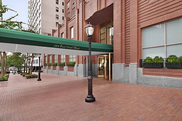 Spacious and Bright 3 Bed 3 Bath with amazing River views
