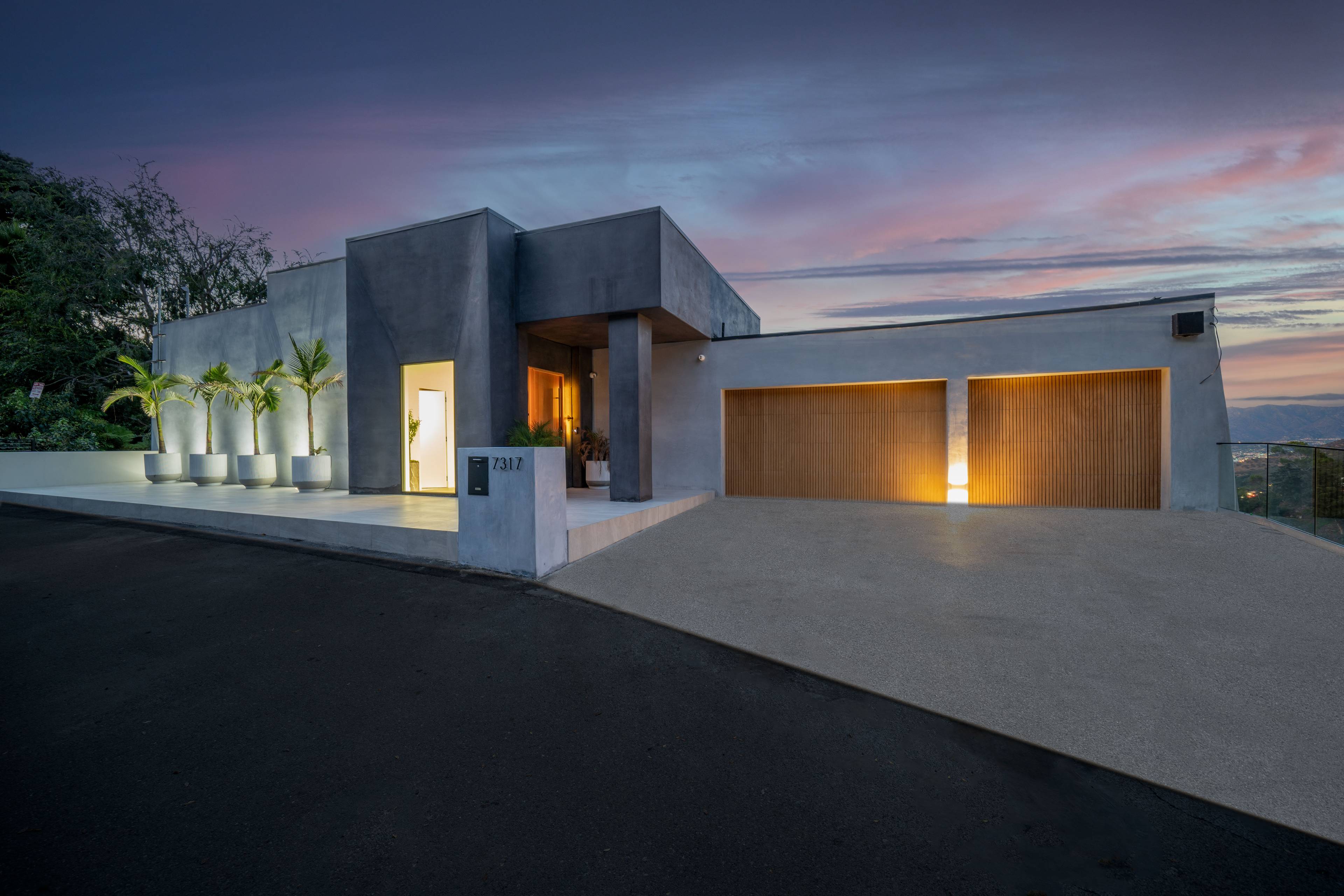 PRIVATE MODERN OASIS IN THE HOLLYWOOD HILLS