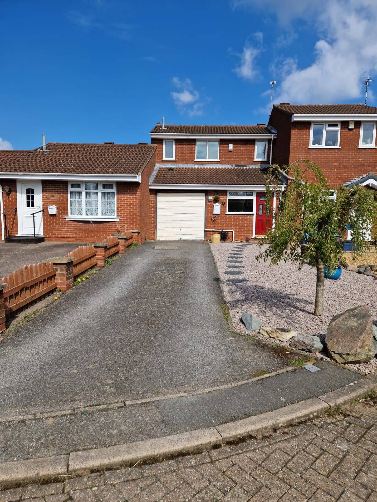 TWO BEDROOM TOWN HOUSE FOR SALE IN LE4