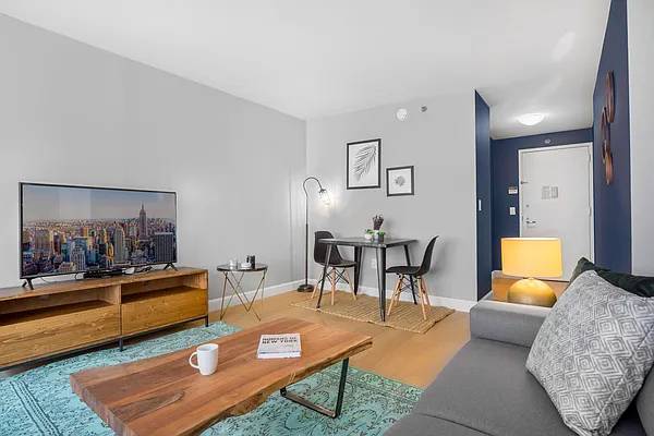 NO FEE, SPACIOUS ALCOVE STUDIO, FLOOR TO CEILING WINDOWS, W/D IN UNIT, ROOF DECK + GYM