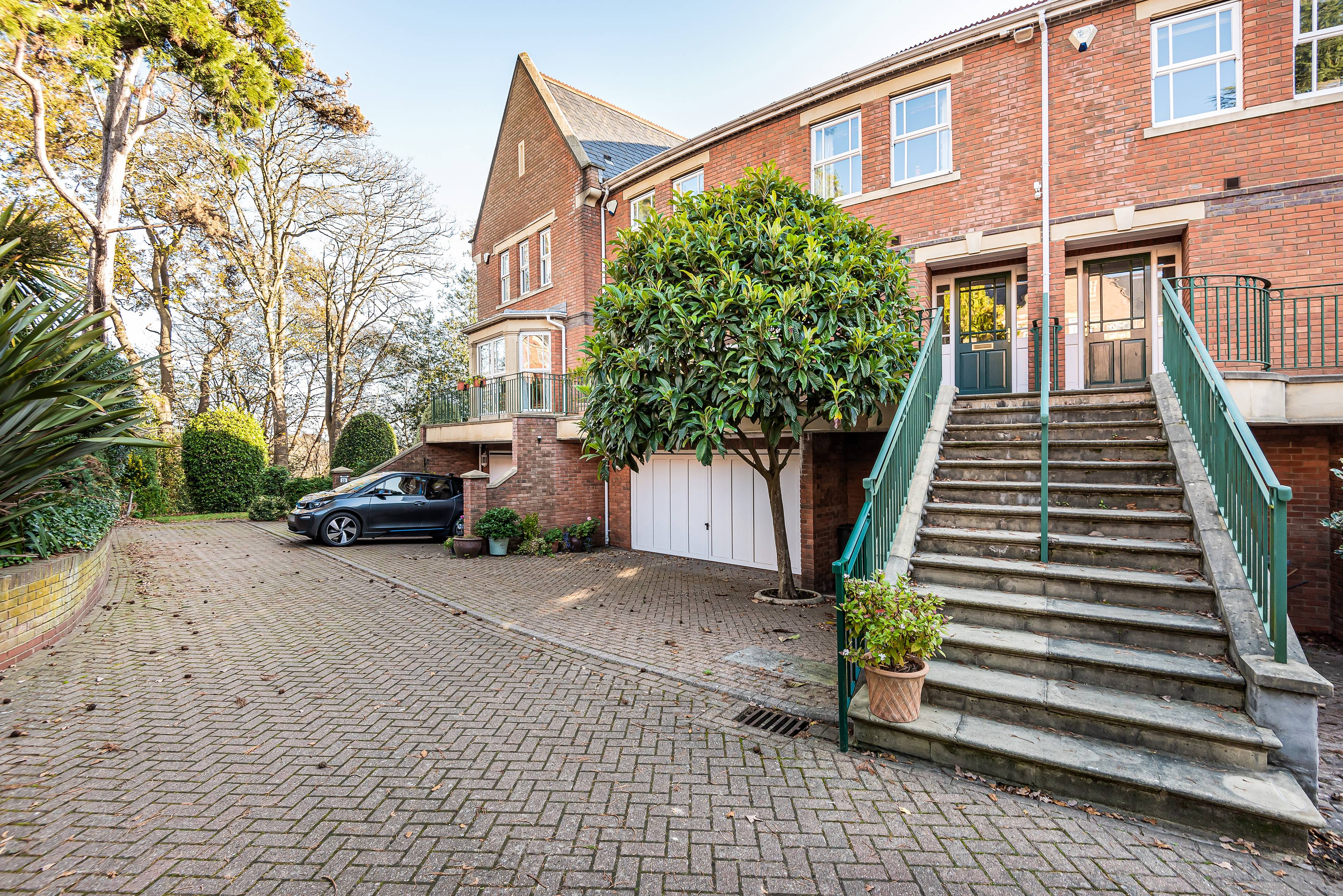 Spacious townhouse with exceptional rural views