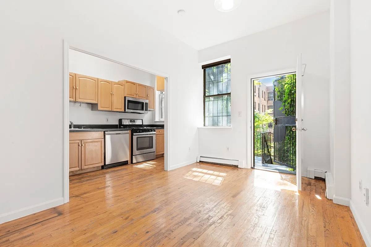Sunlit Duplex with Private Outdoor Space in the Morris-Jumel Historic District