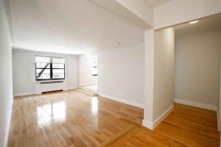 No Fee,  2 bed / 2 bath, Elevator Building with Views of Gramercy Park