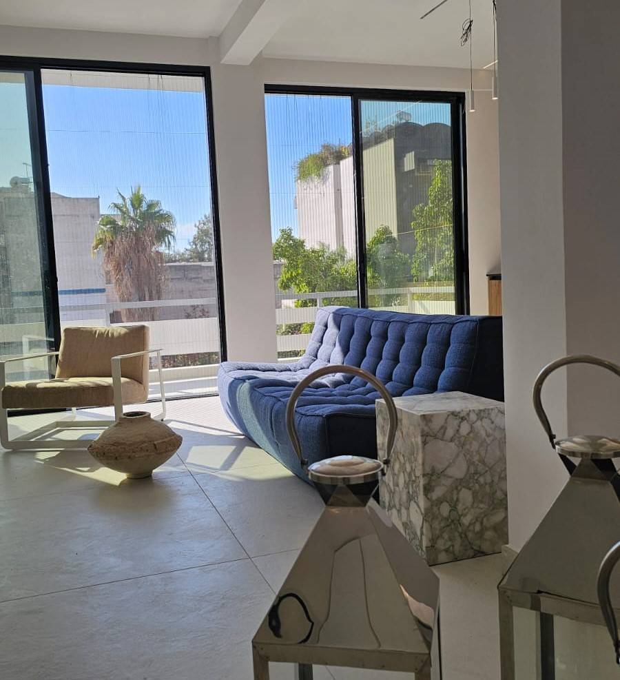 WHERE SEA MEETS URBAN LIVING : 3rd floor Apartment in down-town Glyfada